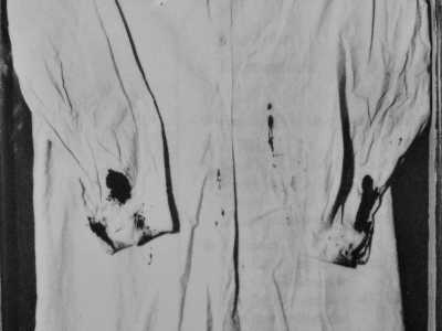 Il professore fu arrestato il 29 gennaio 1944. Fu cos� imprigionato per due mesi nelle carceri di via Tasso, tristemente famose per le indicibili torture cui erano sottoposti i detenuti politici. La sua camicia insanguinata � tutt�ora conservata in quel penitenziario, oggi divenuto Museo Storico della Liberazione
